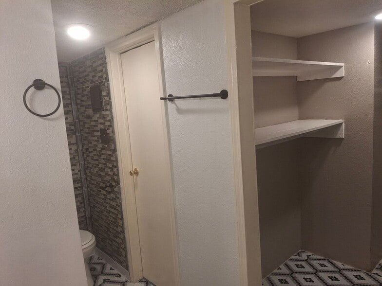 Building Photo - 12660 Ashford Point Dr