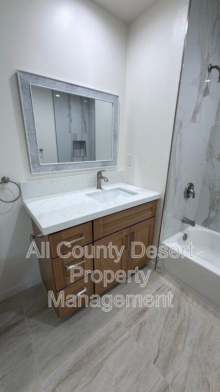 Building Photo - 517 S Mountain View Dr