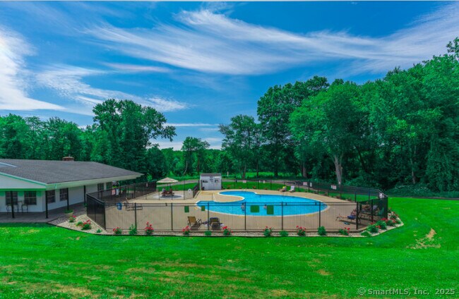Building Photo - 695 Talcottville Rd