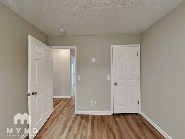 Building Photo - 5757 Strathmoor Manor Cir