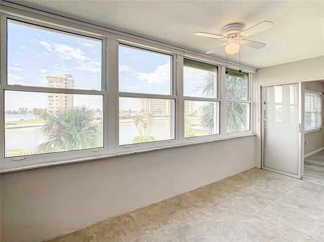 Building Photo - 4575 Cove Cir