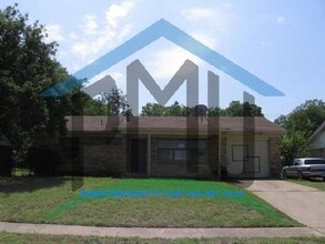 Building Photo - COMING SOON! Charming 3-bed 1- bath in Dal...