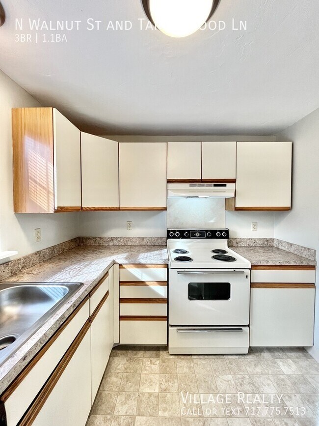 Building Photo - 492 N Walnut St