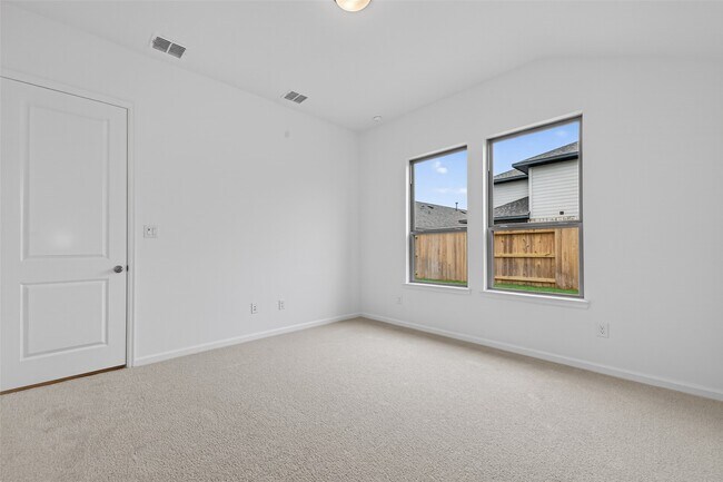 Building Photo - 5015 Bowen Pr Dr