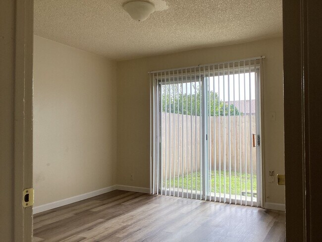 Building Photo - 1414 W Vassar Ave