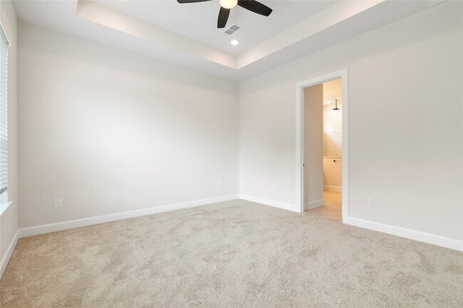 Building Photo - 1535 Park Path Dr