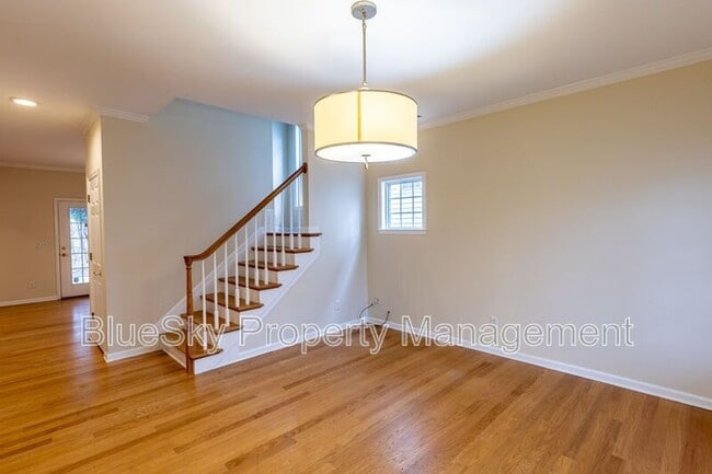 Building Photo - 158 Burnet St