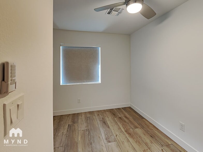 Building Photo - 7520 E Portland St