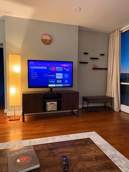 Smart TV - streaming ready - 1925 Auburn Ave