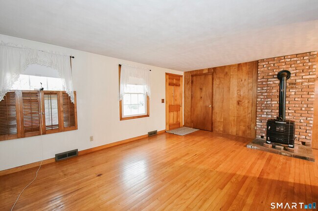 Building Photo - 60 Wildwood Rd