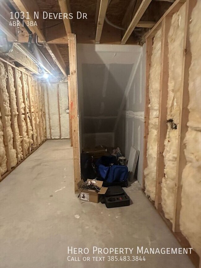 Building Photo - 1031 Devers Dr