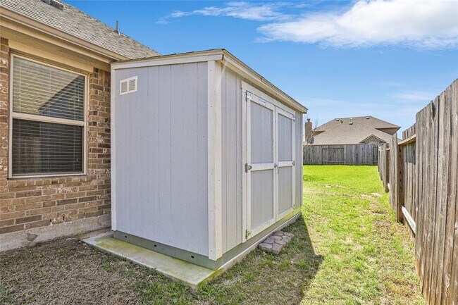 Building Photo - 18115 Van Berkel Ln
