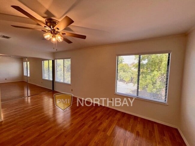 Building Photo - 3552 Larchmont Ct