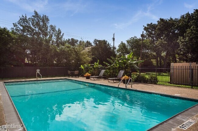 Building Photo - 1 br, 1 bath Apartment - 1900 Carl Rd