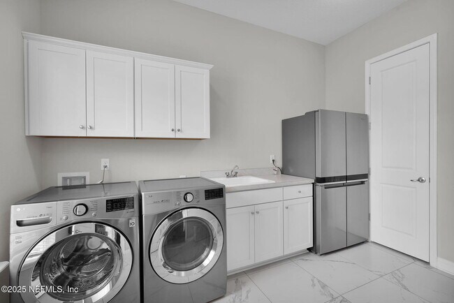 Building Photo - 247 Huguenot Ln