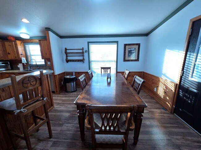 Building Photo - 708 Town Creek Rd