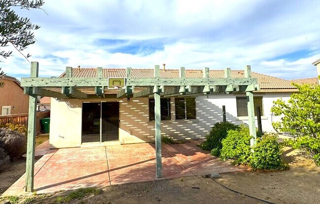 Building Photo - Single story house with Mountain views - c...