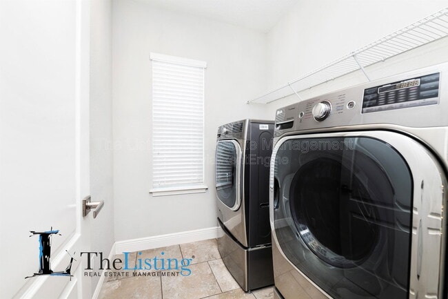 Building Photo - 8555 Pinter St