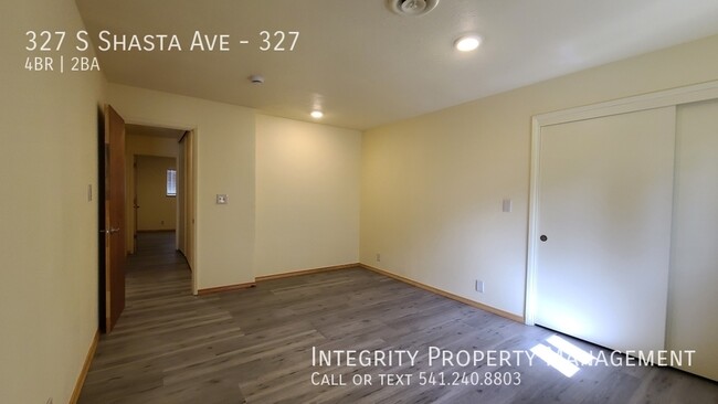Building Photo - 327 S Shasta Ave