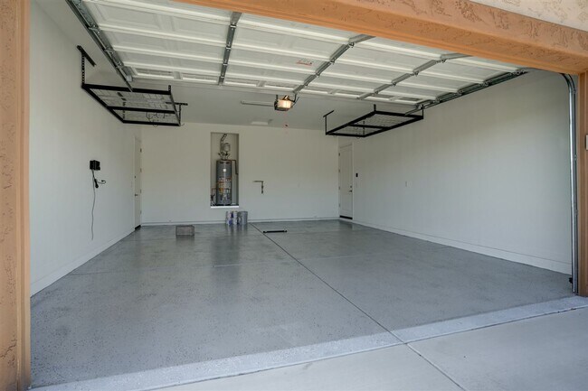 Building Photo - 6185 E Beecher Loop