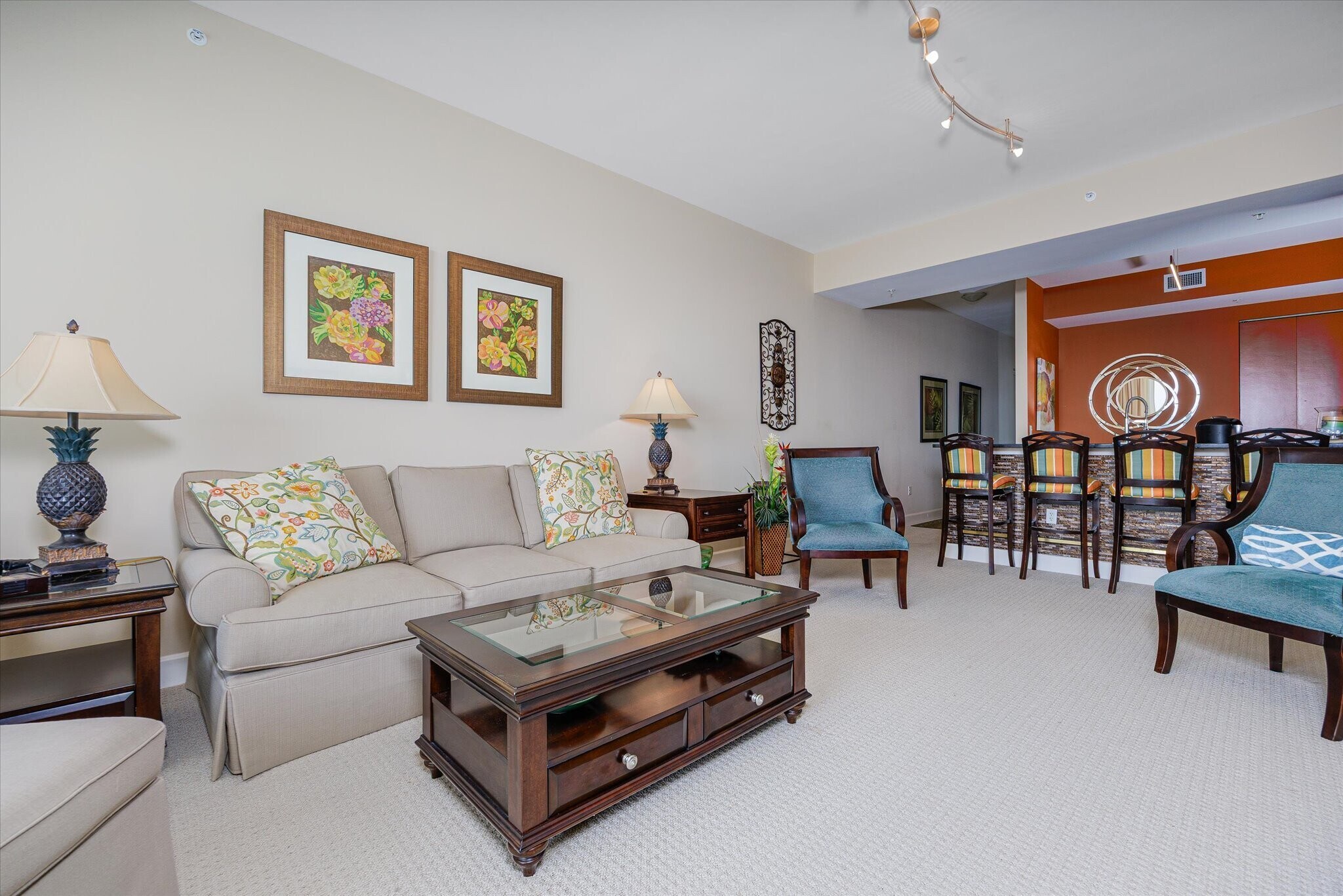 Building Photo - 3000 Oasis Grand Blvd