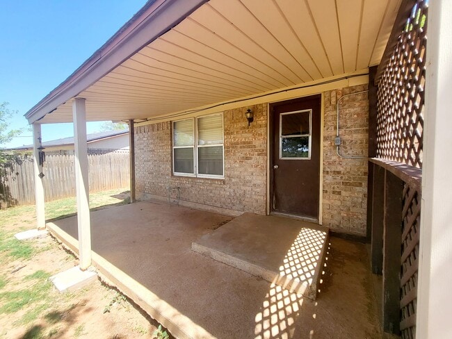 Building Photo - 4017 Eastridge Dr