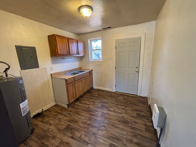 Building Photo - Affordable 2-bedroom 1 Bathroom Rental