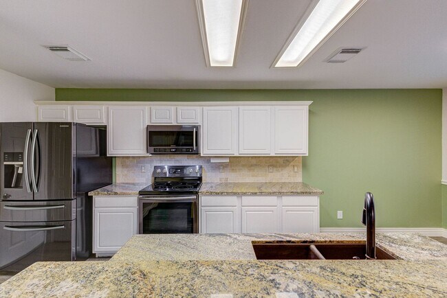 Building Photo - Stylish Woodlands Home Steps from H-E-B & ...