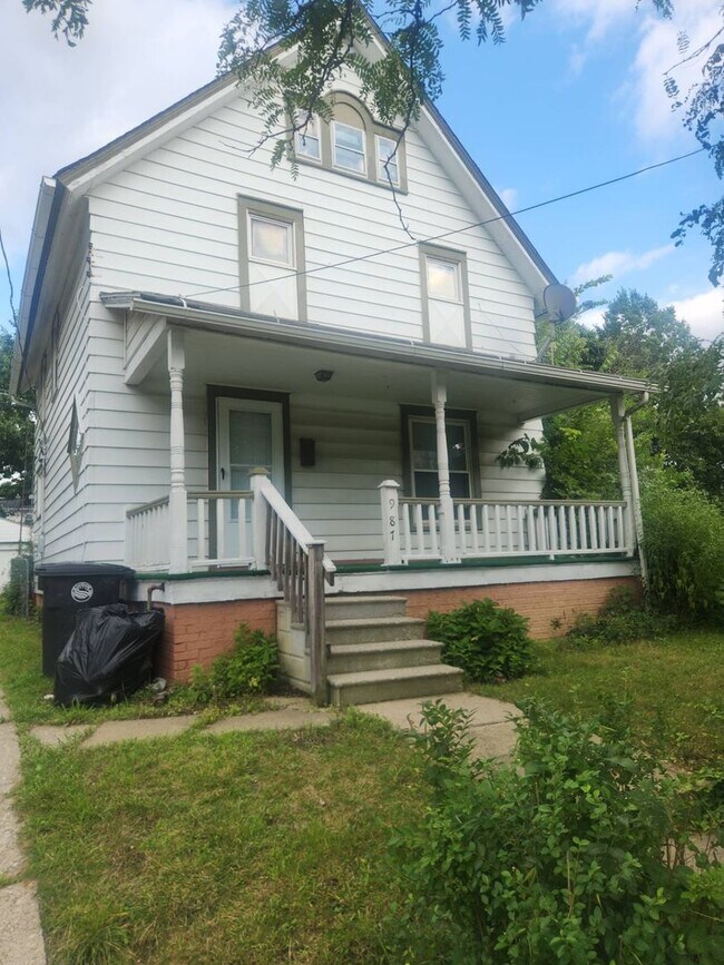 Building Photo - 987 E 141st St
