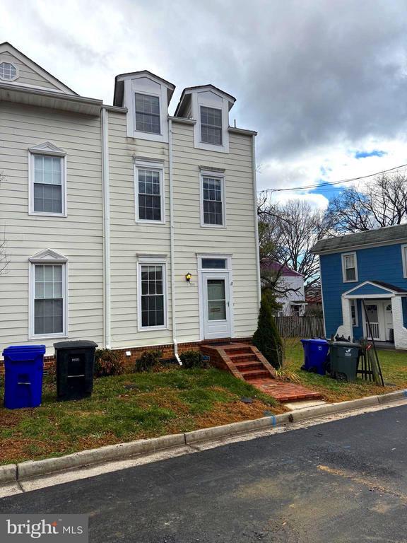 Building Photo - 2011 N Oakland St