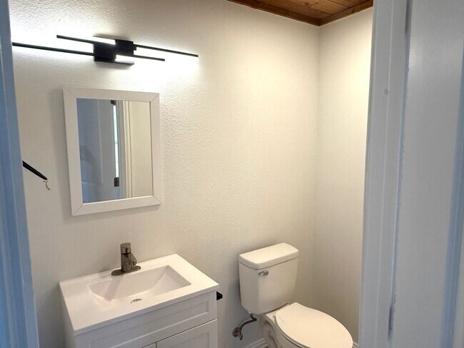 Building Photo - 608 Sesame Ln