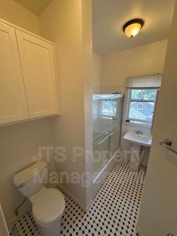Building Photo - 1717 H St