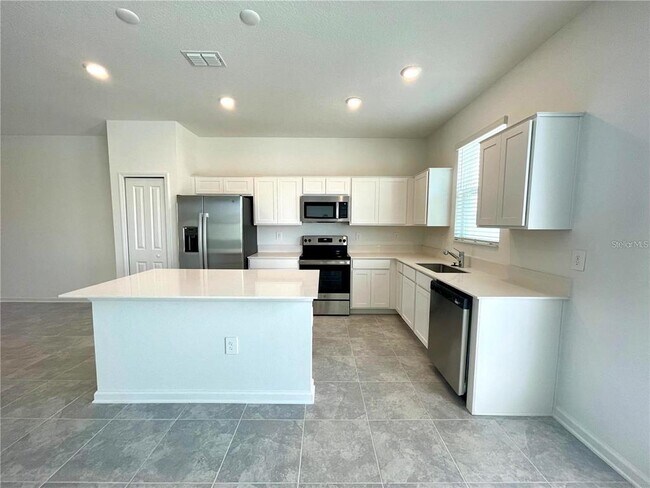 Building Photo - 422 Bogey Dr