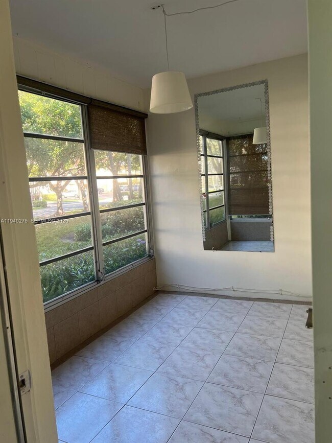 Building Photo - 5181 W Oakland Park Blvd