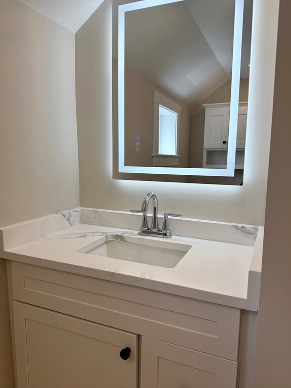 Building Photo - 15 River St