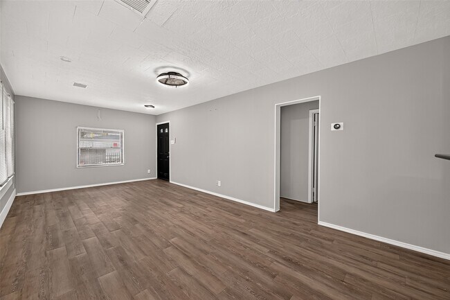 Building Photo - 1507 Laird St