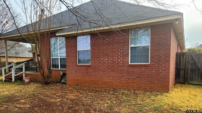 Building Photo - 16554 Beauregard Dr