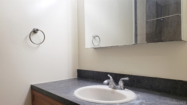 Building Photo - 15-39-39 208th St