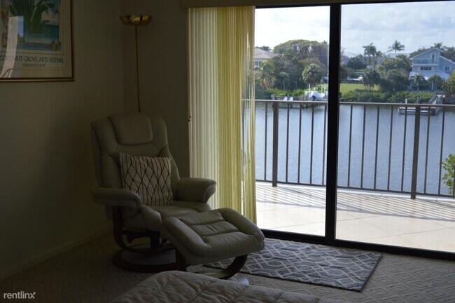 Building Photo - 2 br, 2.5 bath House - 3605 S Ocean Blvd A...