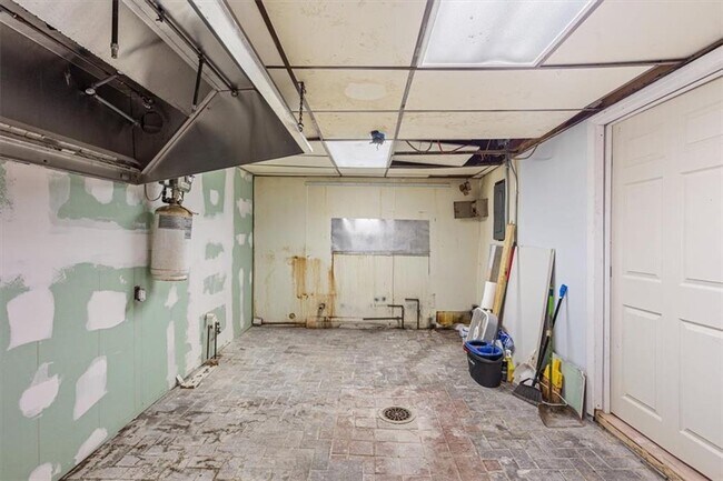 Building Photo - 57 N Main St