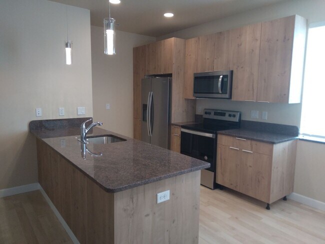 Building Photo - Bison Cove Unit E5 Available Now