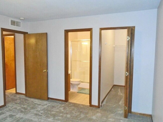 Building Photo - 2246 Touchdown Ct