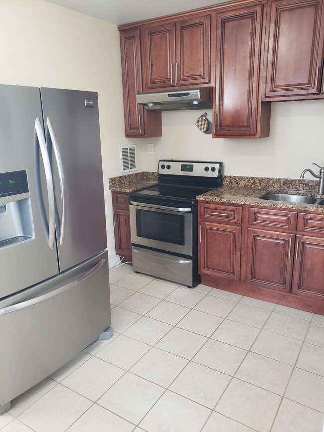 Building Photo - 8204 Bellefonte Ln