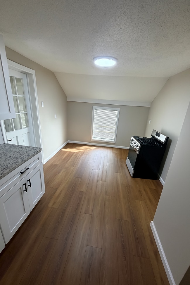 Building Photo - 45 Locust St