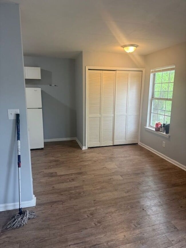 Building Photo - Three Bedroom Apartment in Norfolk