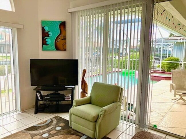 Building Photo - Home