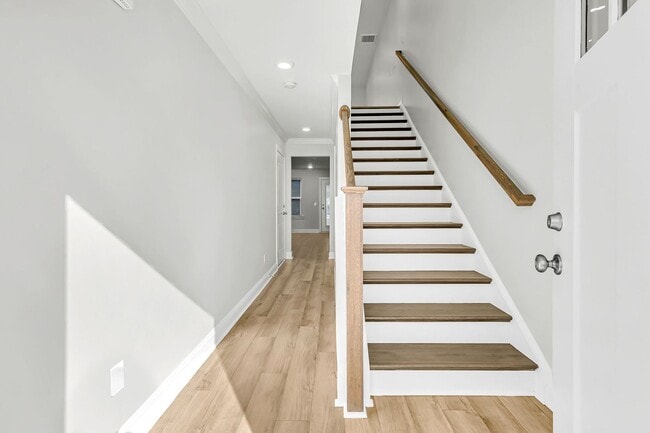 Building Photo - Gorgeous 3-Story Townhome in Park Circle | 3BR + Flex Space + Garage