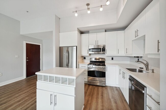 Building Photo - Available Now! 1 Bedroom + Den In Adams Morgan/ Dupont/ U Street