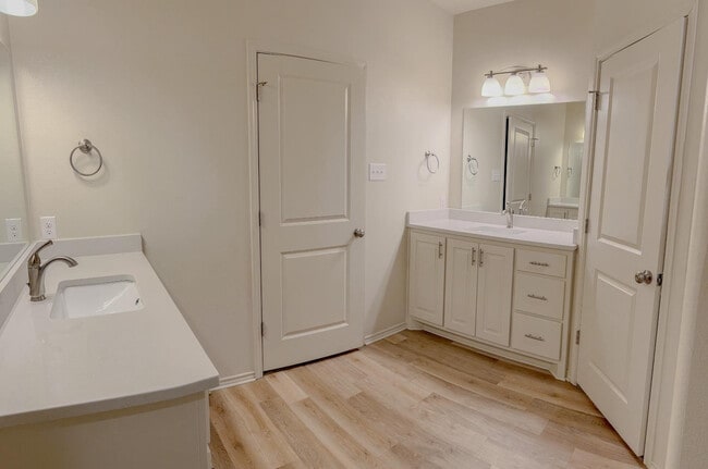 Building Photo - 11913 Evanston Ave