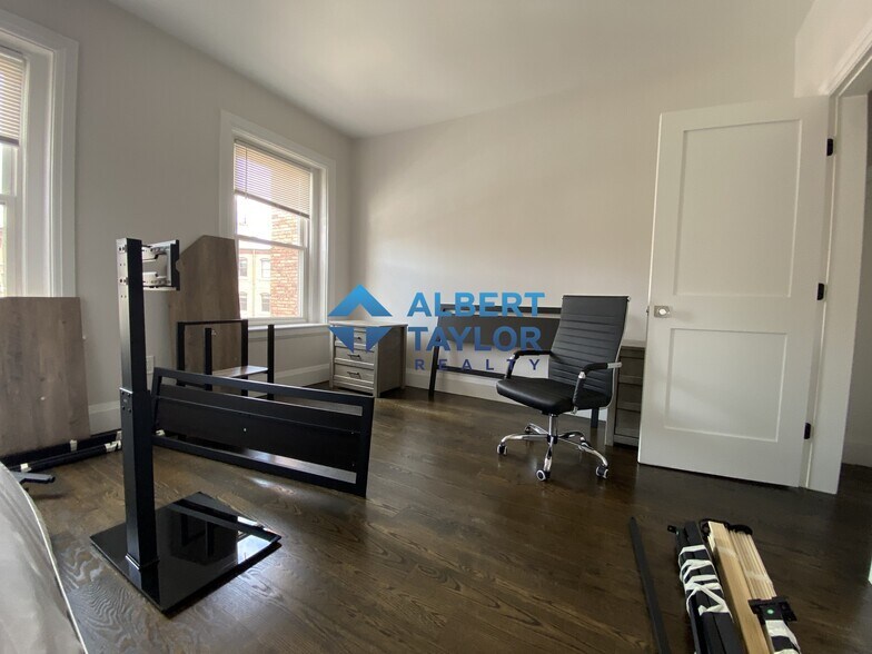 Building Photo - 9 Strathmore Rd